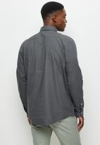 Lark & Crosse - Regular fit textured shirt - charcoal