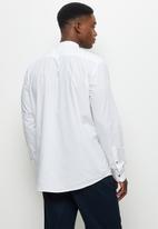 Lark & Crosse - Regular fit notch neck shirt - white