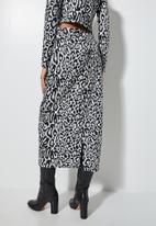VELVET - Printed jacquared pull on skirt - grey & black