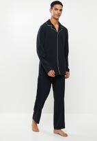 Superbalist - Premium piping knit long sleeve sleep set - black
