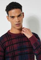 Superbalist - Check pattern crew knit - burgundy & navy