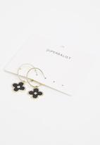 Superbalist - Flower shaped hoop earrings - gold & black