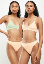 Cotton On - Seamless chunky triangle bralette 2-pack - pistachio & peach sand