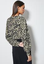 Superbalist - Crew neck dramatic sleeve shell - fossil texture print