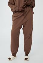 Cotton On - Curve classic trackpant - brown