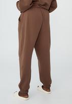 Cotton On - Curve classic trackpant - brown