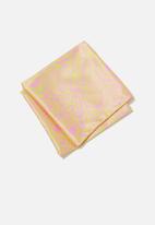 Rubi - Versatile scarf - green & pink camilla wave