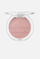 essence - The Highlighter - Staggering
