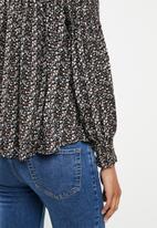 Stella Morgan - Ditsy print blouse top - black