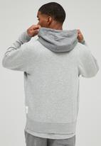 New Balance  - NB Essentials New Balance Sweatshirt - Athletic Grey