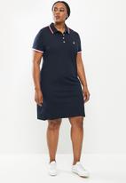 POLO - Plus wmn essential short sleeve golfer dress - navy
