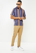 Jonathan D - Parker Classic Fit Chinos  - Sand