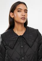 Noisy May - Collina long sleeve quilt collar shacket - black
