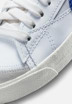 Nike - Blazer low '77 jumbo - white/old royal-light bone-sail