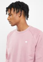 adidas Originals - Essential Trefoil Crew Sweatshirt   - Mauve