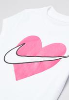 Nike - Nkg nike core heart short sleeve tee - white