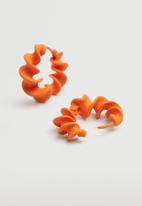 MANGO - Metallic hoop earrings - orange