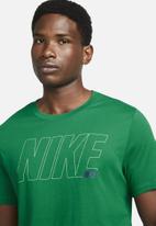 Nike - Dri-FIT Men's Graphic Training T-Shirt - Malachite Green
