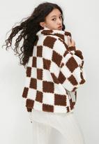 Blake - Zip thru teddy jacket - white & brown check