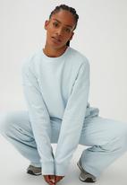Cotton On - Plush oversized crew - country air