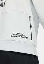 Nike - NSW  Authorized Graphic Crew Sweatshirt - Grey & black
