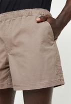 JEEP - 12cm Wing elasticated rugby short - bark