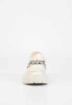 Miss Black - Chainz1 lug sole loafer - white