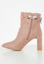Seduction - Set back heeled ankle boot - mink