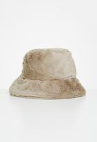 Superbalist - Faux fur bucket hat - taupe