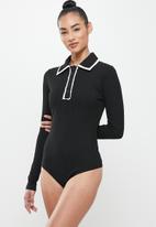 Glamorous - Petite contrast piping long sleeve bodysuit - black