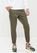 Giordano - Slim fit tapered woven jogger - dusty olive