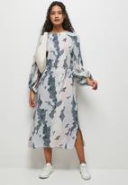 edit - Bubble sleeve belted midaxi - soft marble