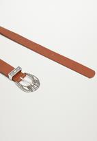 MANGO - Embossed buckle belt - chocolate