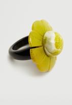 MANGO - Resin flower ring - mustard