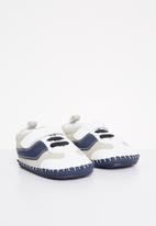 POP CANDY - Baby boys soft sneaker - white & navy