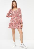 Missguided - Shirred waist tiered long sleeve dress - multi