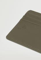 MANGO - Anti-contactless leather effect card holder - khaki