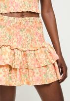 Glamorous - Vintage floral printed tiered mini skirt - multi