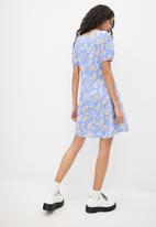 Blake - Fit and flare mini dress - blue ground daisy