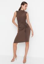 Trendyol - Sleeveless turtleneck dress- brown