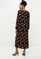 Jacqueline de Yong - Dexter svan long sleeve midi dress - black & burnt orange