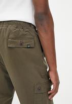 STYLE REPUBLIC - Slim tapered elastic cargo pant - dark green