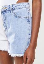 Trendyol - Color block tasseled denim shorts - blue & white