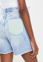 Trendyol - Color block ripped detailed denim shorts - blue & green