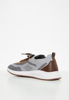 POLO - 3d knitted runner - grey