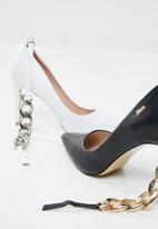 Plum - Lolita ankle chain court heel - white