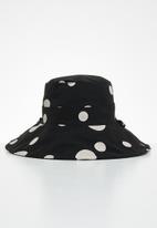 Superbalist - Reversible polka dot bucket hat - black & neutral