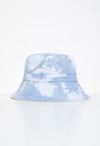 Cotton On - Reversible bucket hat - dusk blue tie dye & rainy day