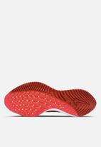 Nike - Nike air zoom vomero 16 - football grey/bright crimson-concord