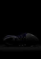 Nike - Nike air zoom vomero 16 - football grey/bright crimson-concord